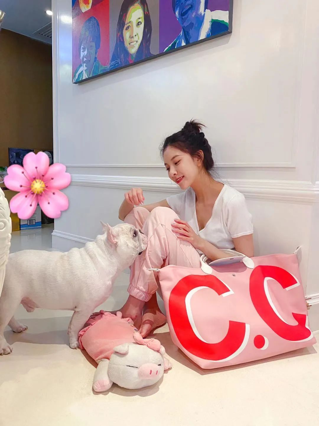 这款让明星们爱不释手的包袋，新的联名对象——是你