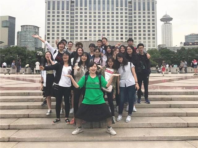 这也太好看了！00后帅气小哥哥将校园地标建筑拟人化，哪个是你的PICK？