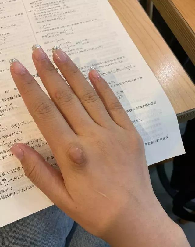 “我23岁，包里装满了纸尿裤”：那些被减肥毁掉的中国女孩们