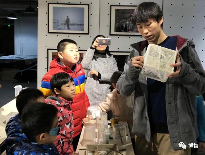 看见虫子动弹不得,看到虫走不动路