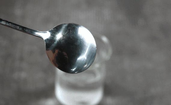 怎样去除热水壶里的水,怎么清理热水壶里面的脏水