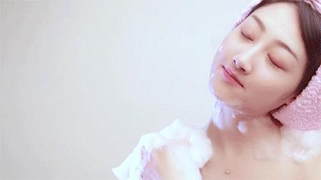 鼻头痘痘挤出来的白色物质是什么,团状红痘痘