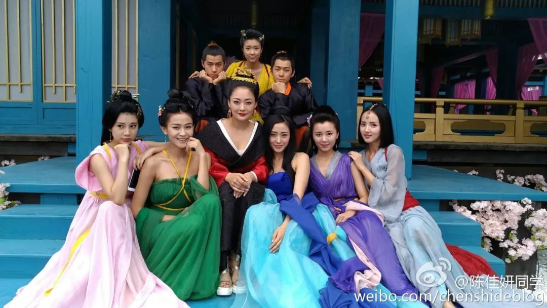 是时候来科普一波这个被传背景强大的女子组合了