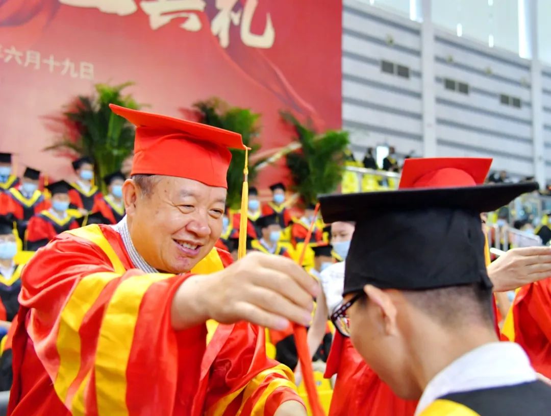 毕业季愿我们前程似锦顶峰相见,毕业后愿我们顶峰相见