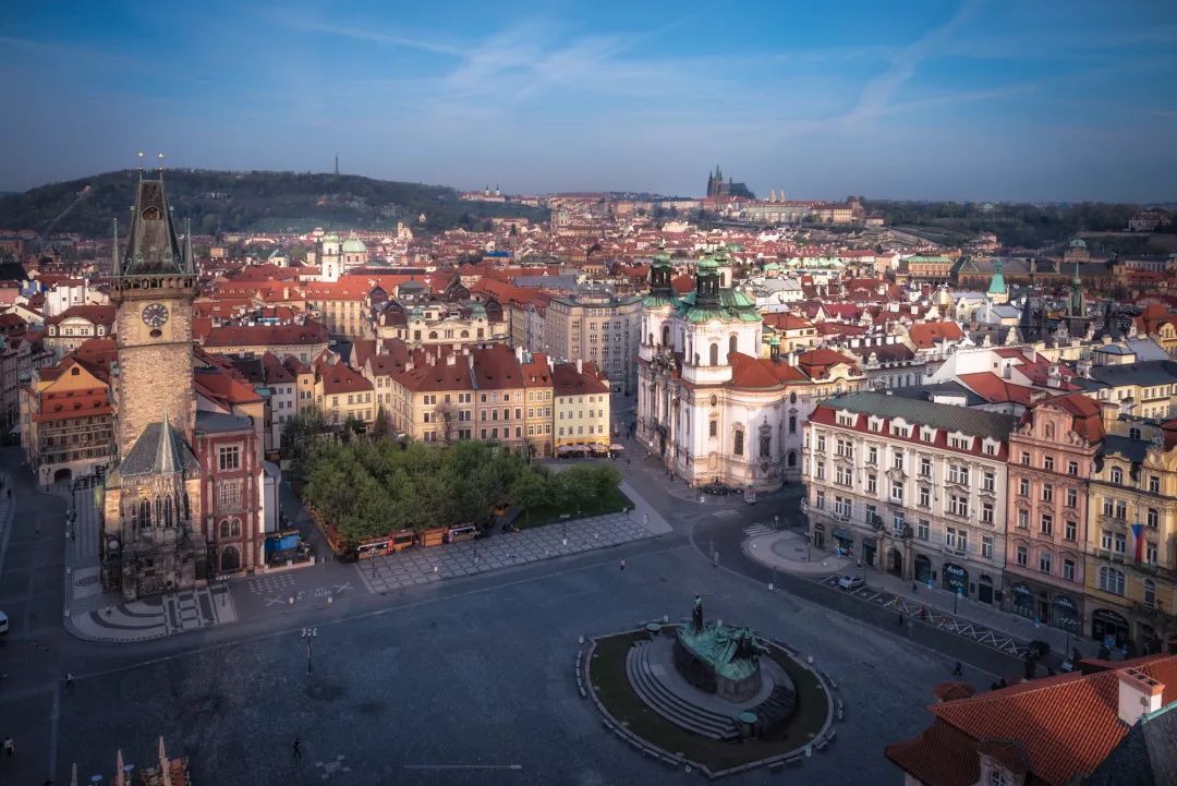 走过这些广场，心中便有“天下”