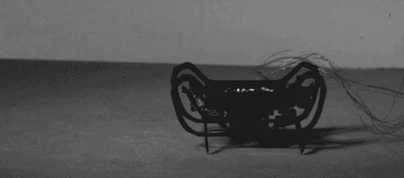 史上最小、速度最快机器人！哈佛出品的2厘米「四足小强」来了