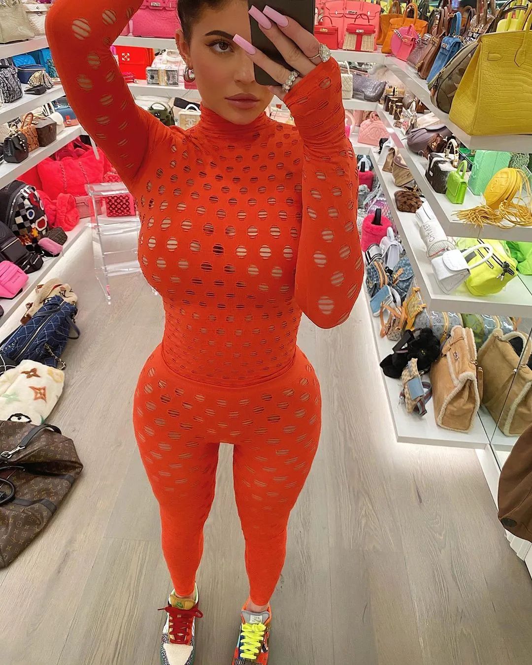 1.7亿买豪宅只为放球鞋？她说：老娘买鞋的快乐只有3秒