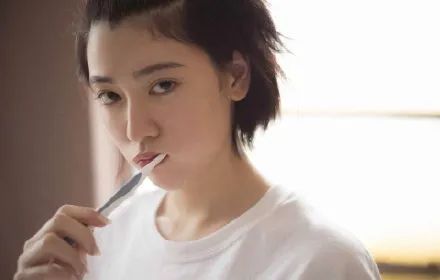 成熟系淡颜妆容御姐妆,清冷厌世风妆容