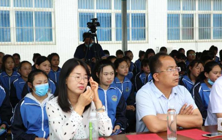 扎根人民才能让你茁壮成长,扎根人民唱响时代主旋律