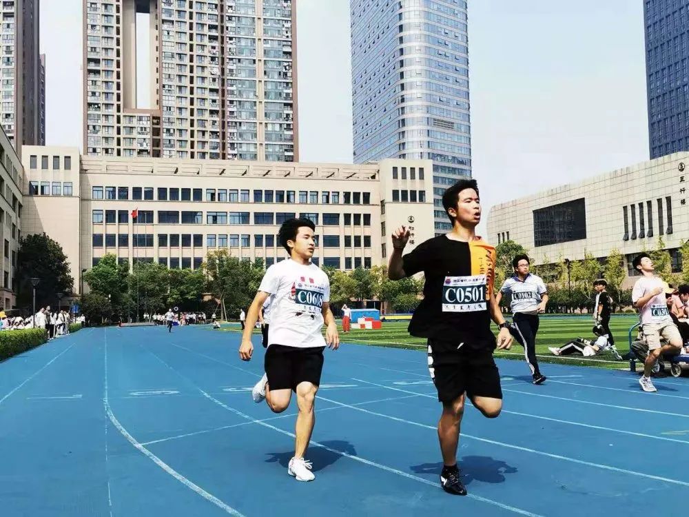 滨江学校体育节,深圳学校每天开设一节体育课