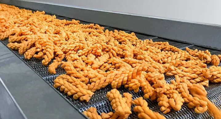 麻花吃起来又香又酥又甜,麻花吃起来又香又酥