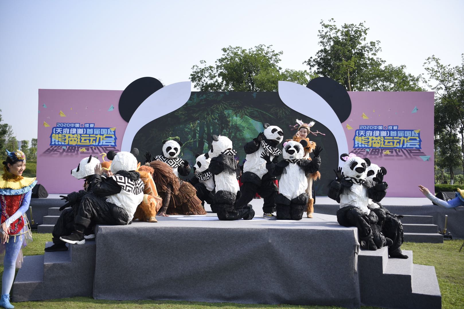 成都到处都是可爱的熊猫,整个成都的熊猫