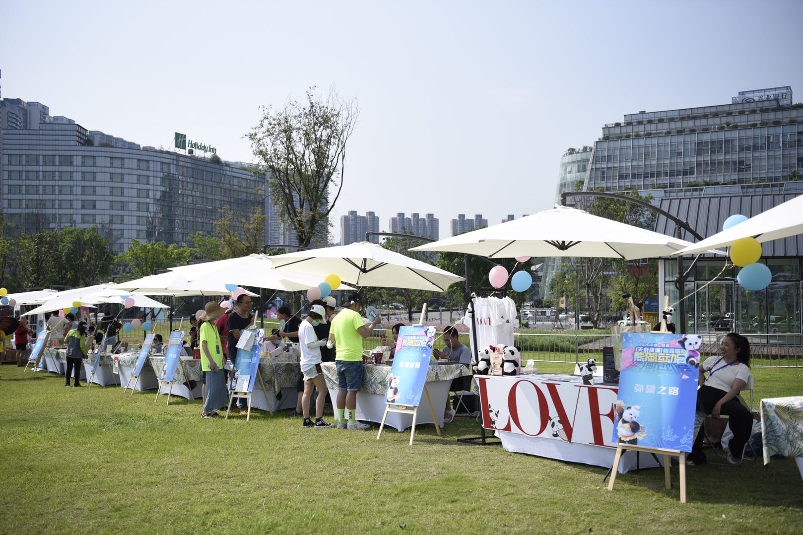 成都到处都是可爱的熊猫,整个成都的熊猫