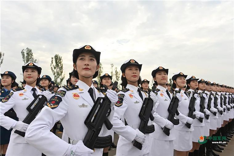 想当女兵上啥学校,想当女兵要什么条件