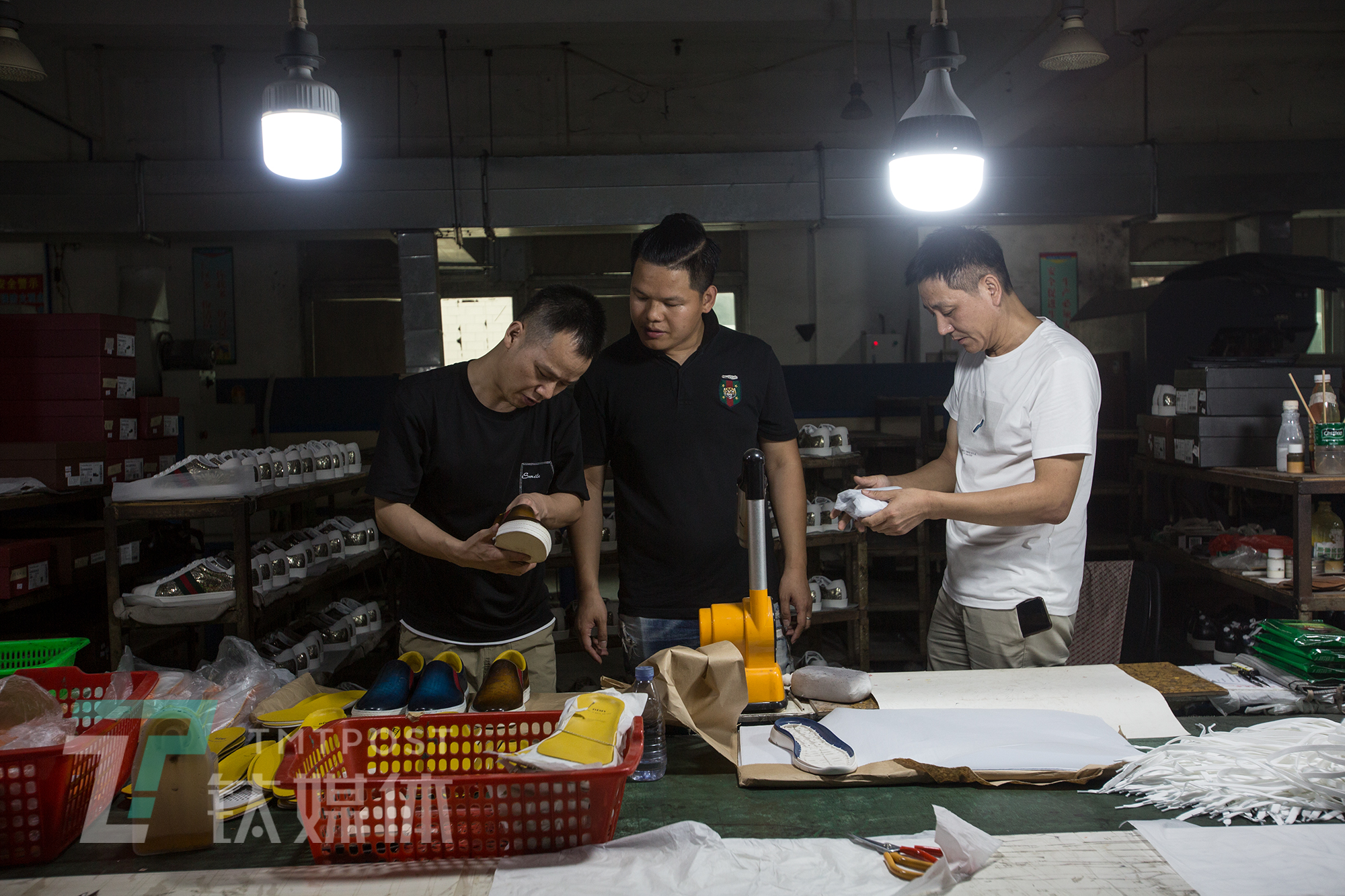 探访珠三角MCN培训课堂：工厂老板学直播卖货，应届毕业生想成李佳琦|钛媒体影像《在线》