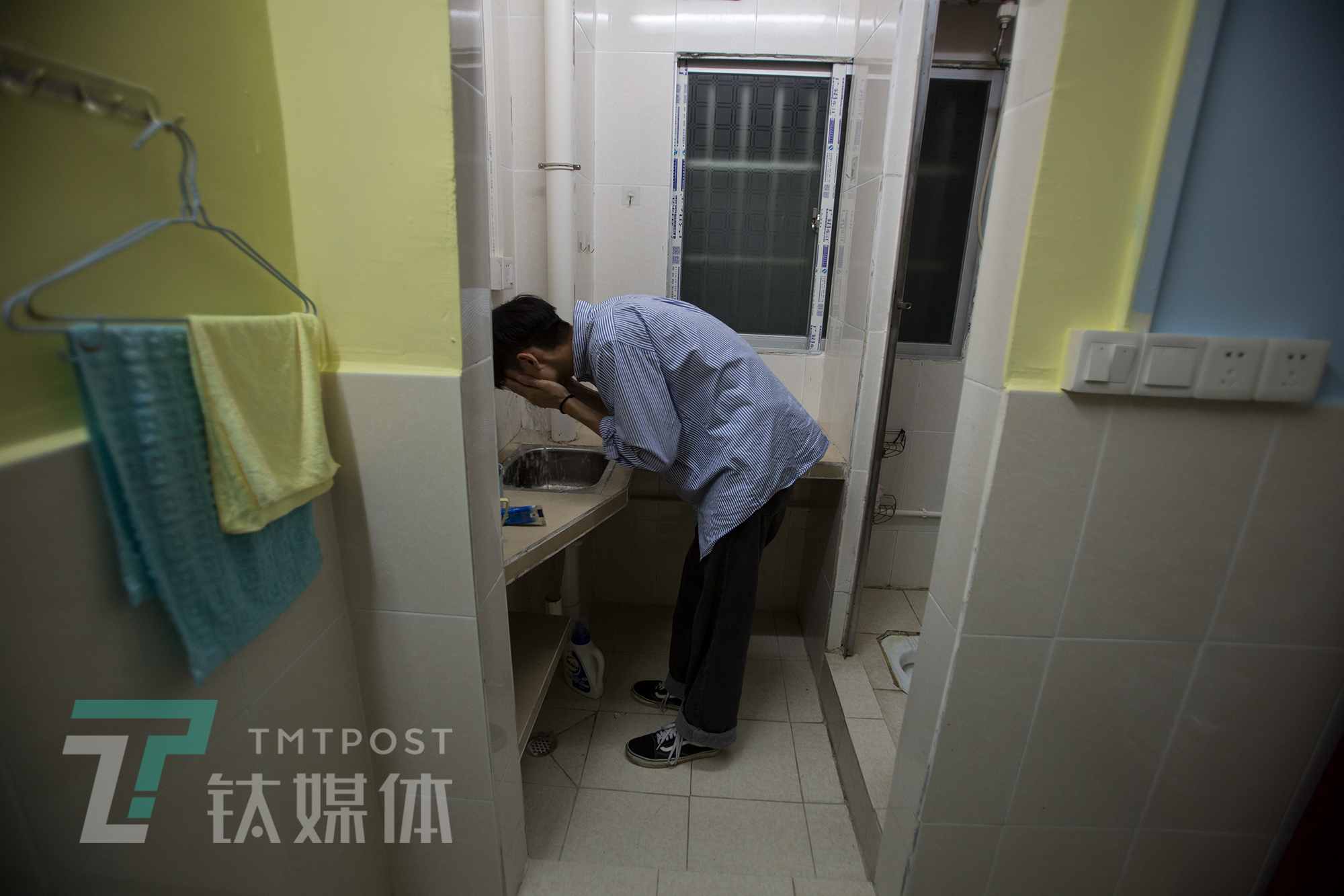 探访珠三角MCN培训课堂：工厂老板学直播卖货，应届毕业生想成李佳琦|钛媒体影像《在线》