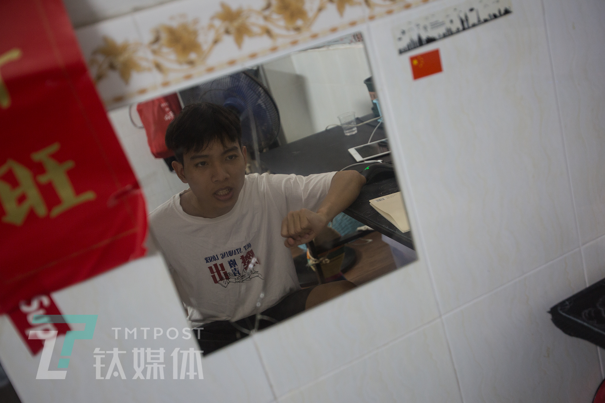 探访珠三角MCN培训课堂：工厂老板学直播卖货，应届毕业生想成李佳琦|钛媒体影像《在线》