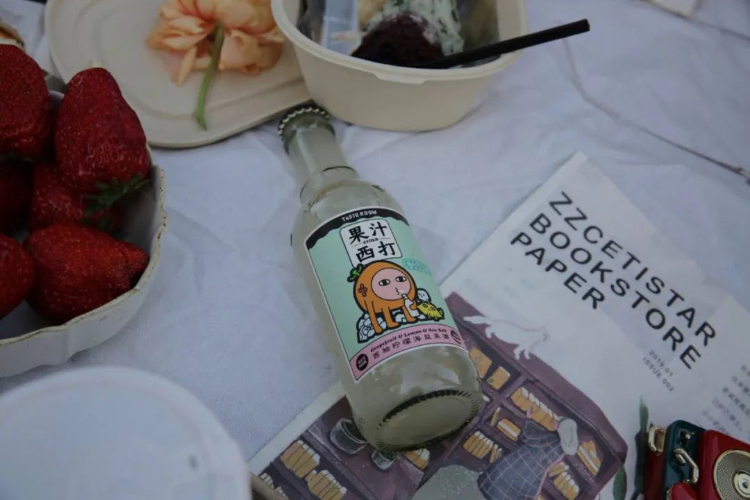 比可乐上头，比奶茶过瘾，成年人的快乐水