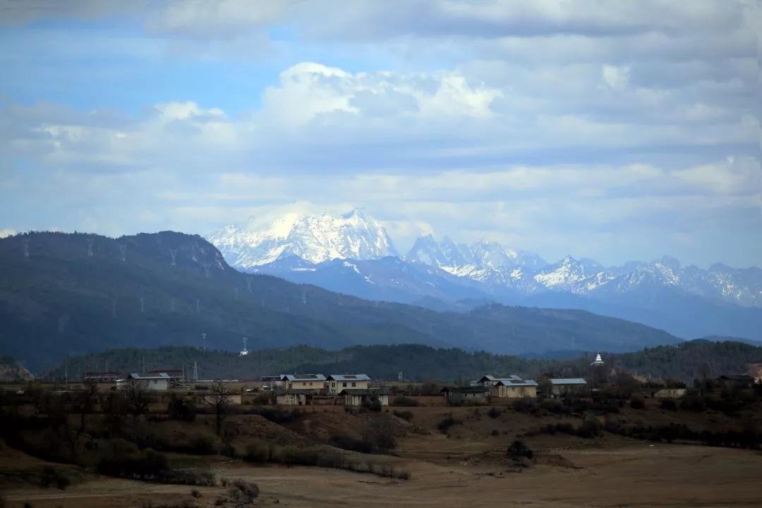 从靠山吃山到以山养山,由靠山吃山转变护山养山理念