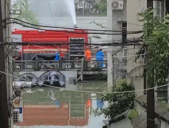 每小时2个西湖冲向下游，新安江水库水位开始下降！建德30万人受影响，桐庐多处汪洋