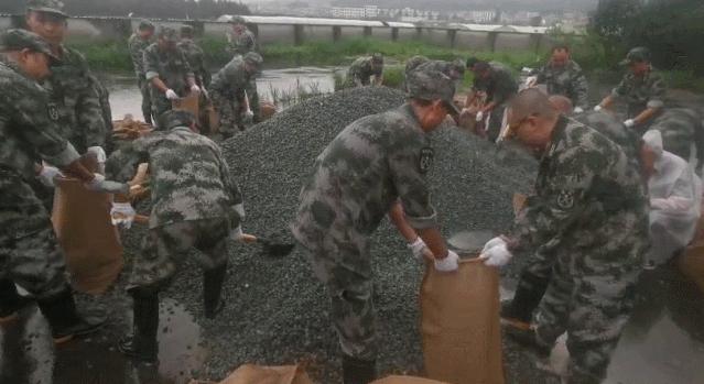 每小时2个西湖冲向下游，新安江水库水位开始下降！建德30万人受影响，桐庐多处汪洋