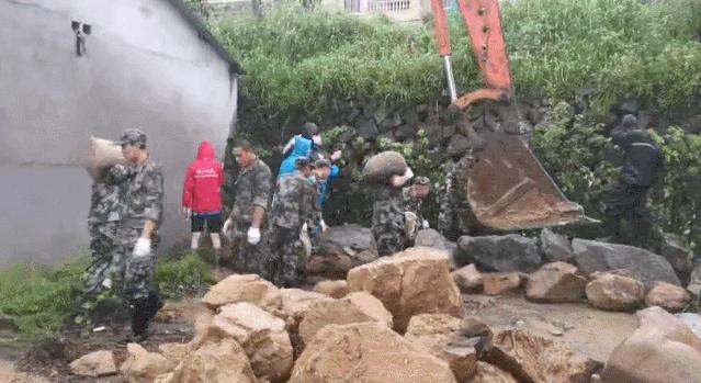 每小时2个西湖冲向下游，新安江水库水位开始下降！建德30万人受影响，桐庐多处汪洋