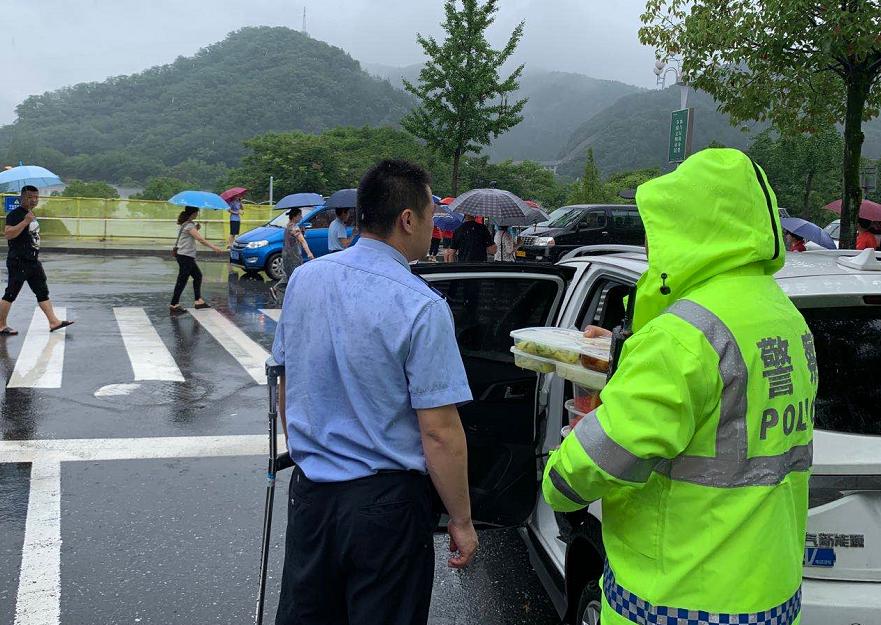 每小时2个西湖冲向下游，新安江水库水位开始下降！建德30万人受影响，桐庐多处汪洋