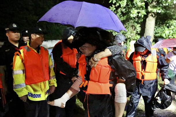 每小时2个西湖冲向下游，新安江水库水位开始下降！建德30万人受影响，桐庐多处汪洋