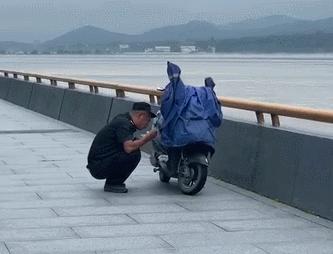 每小时2个西湖冲向下游，新安江水库水位开始下降！建德30万人受影响，桐庐多处汪洋