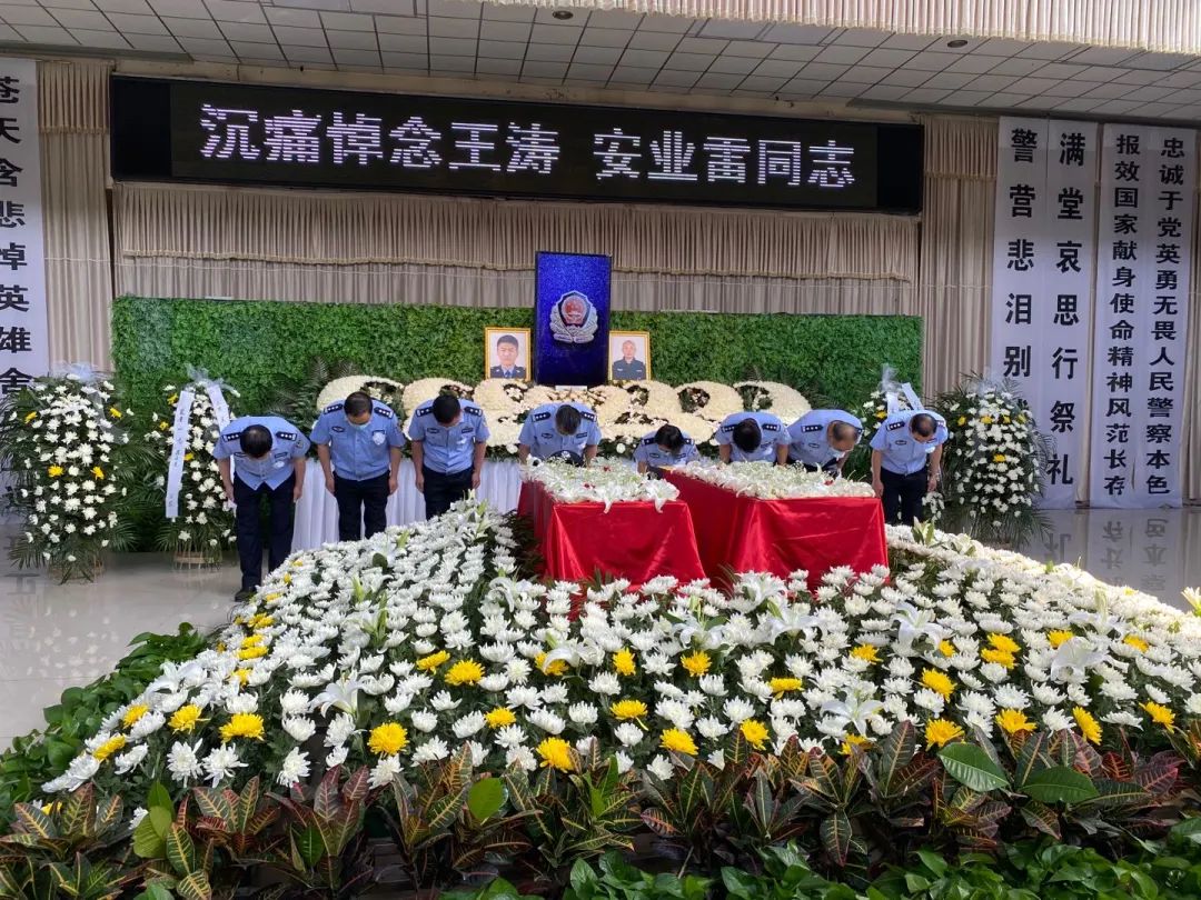 两位英雄一路走好家人平平安安,两位英雄一路走好原唱