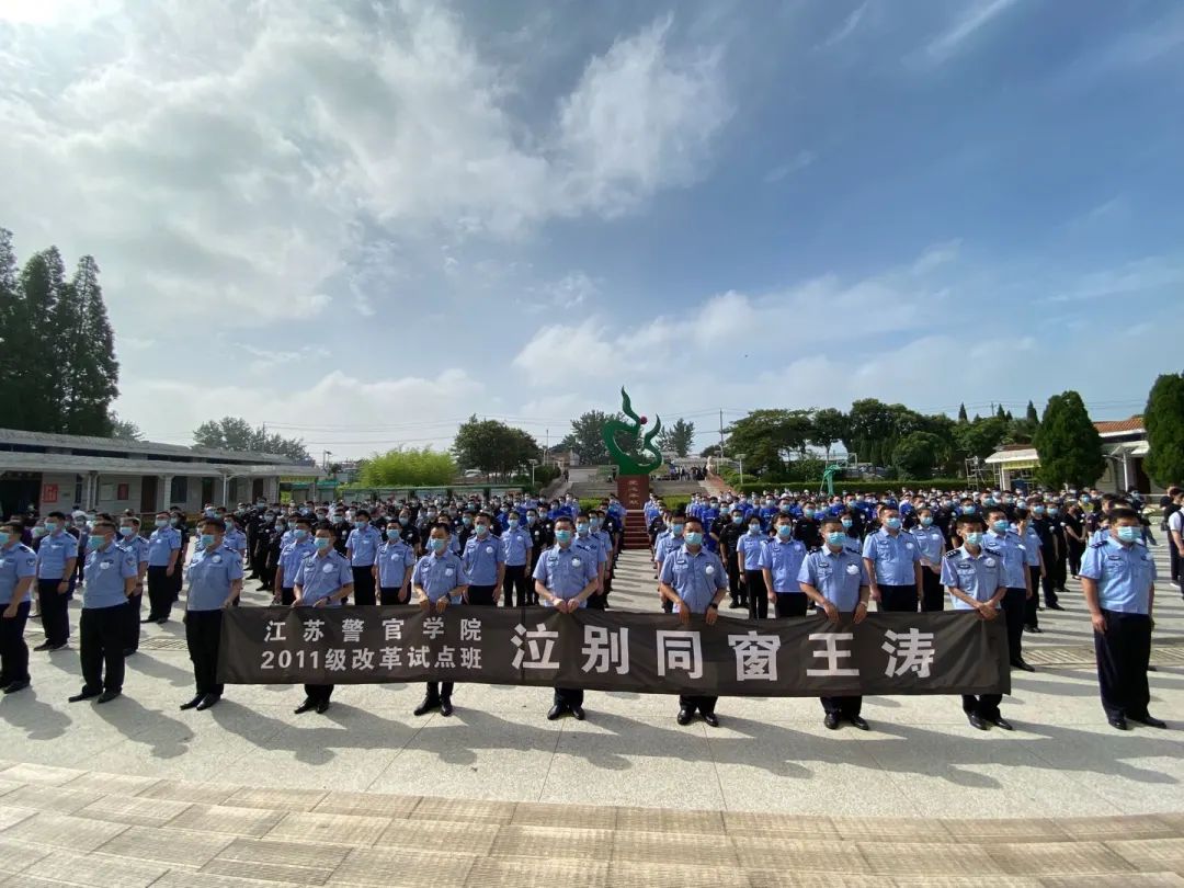 两位英雄一路走好家人平平安安,两位英雄一路走好原唱
