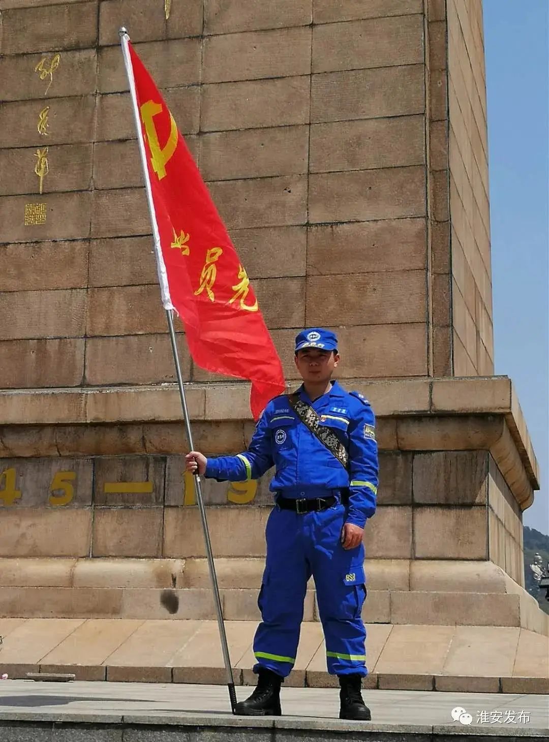 两位英雄一路走好家人平平安安,两位英雄一路走好原唱