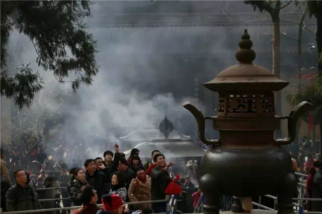 灵隐寺招人火爆热搜，不用出家！当初入职90后小伙再度走红：一年半瘦20斤，8小时上班制，KPI随缘