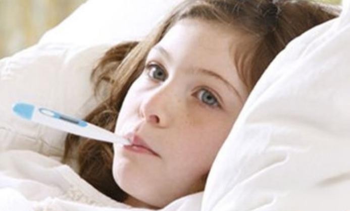 怎样去除热水壶里的水,怎么清理热水壶里面的脏水