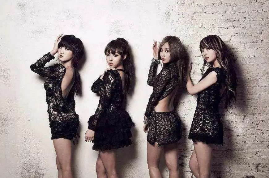 出道即巅峰，拿奖拿到手软，业务没得挑歌红人不红的她还能翻身吗