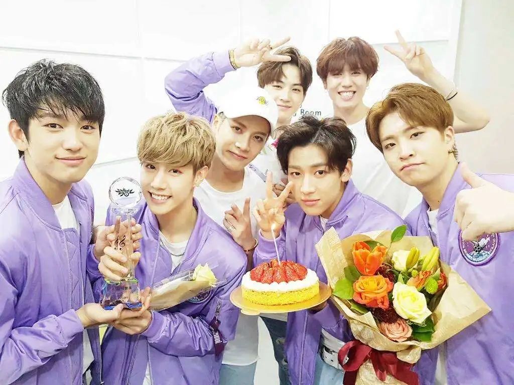 出道即巅峰，拿奖拿到手软，业务没得挑歌红人不红的她还能翻身吗