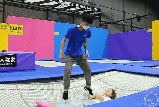 high蹦床主题乐园,高空旋转秋千游乐场