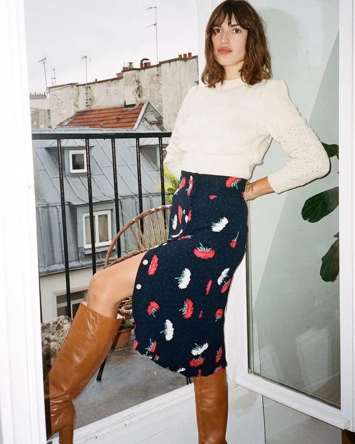 jennie黑色短裙舞台造型,jennie舞台短裙转圈