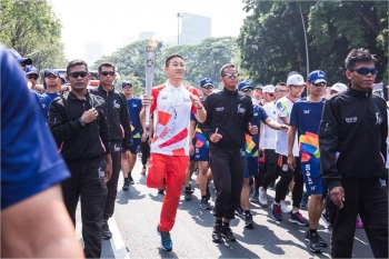 为啥只有一条腿,失去一条腿的人打篮球