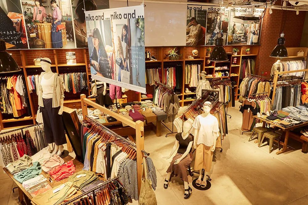 日本杂货店，入华慢慢走