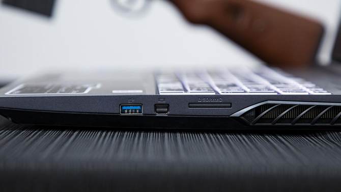 硬核机甲风,神舟战神z8-b4电竞版游戏测评