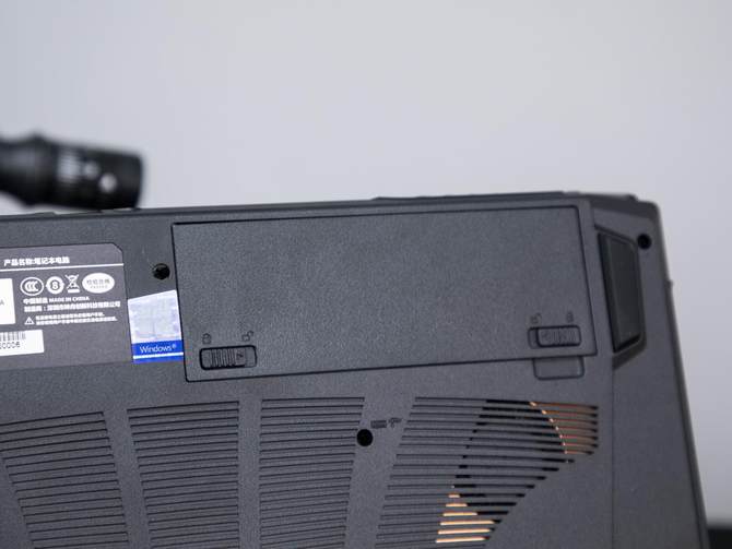 硬核机甲风,神舟战神z8-b4电竞版游戏测评