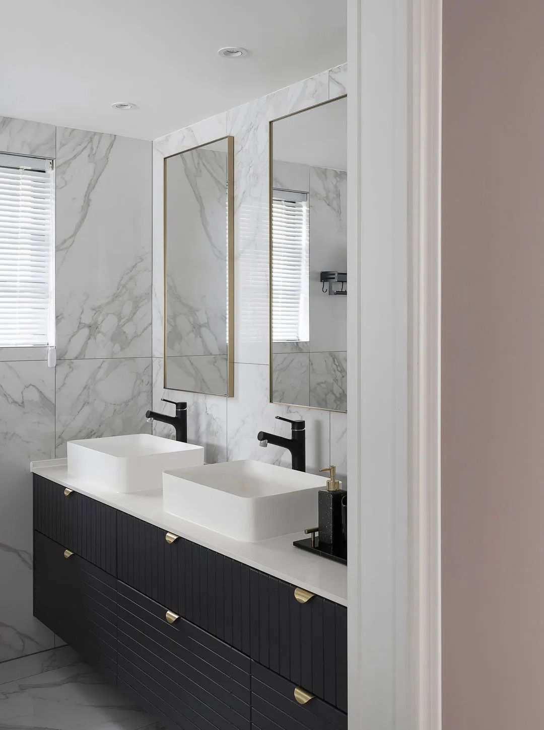 90后现代轻奢风的家,90后现代风格的家