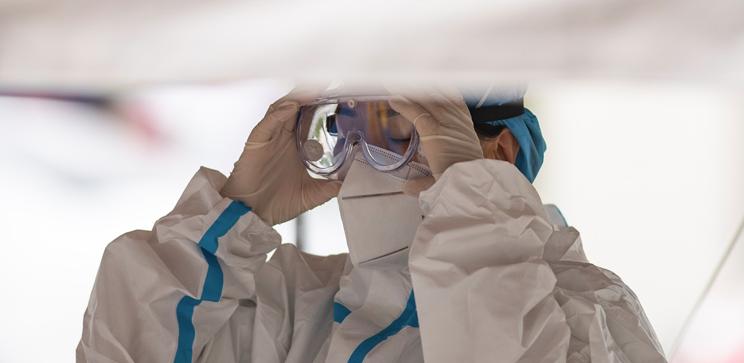 战疫|内地本土日增100例！乌市问责有关人员！白宫安全顾问感染！