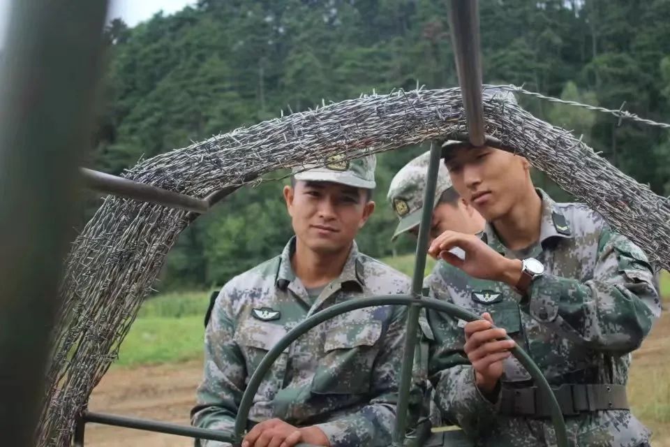 哪些边防部队转警察了,2018年哪些军人转警察了