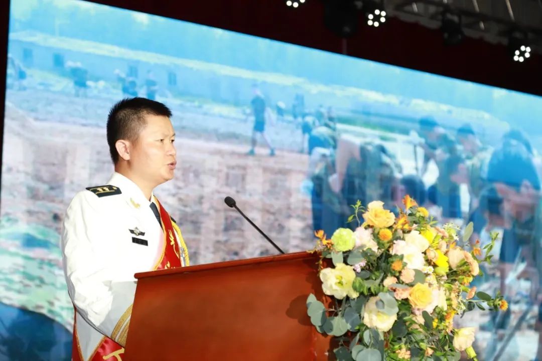 优秀官兵事迹报告会,部队典型事迹报告会开场视频