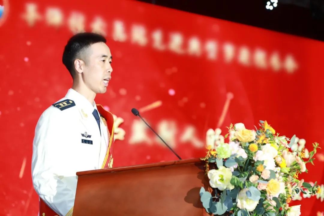 优秀官兵事迹报告会,部队典型事迹报告会开场视频