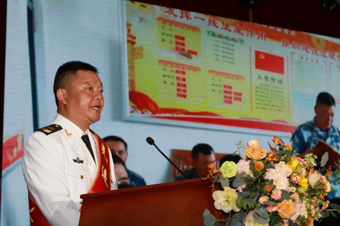 优秀官兵事迹报告会,部队典型事迹报告会开场视频