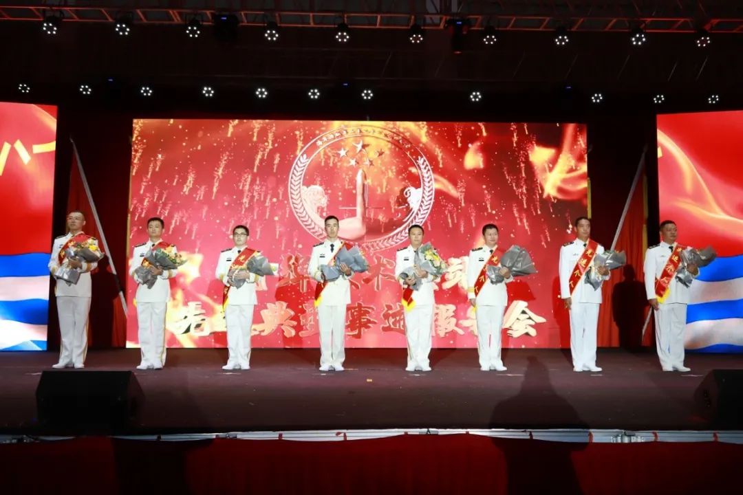 优秀官兵事迹报告会,部队典型事迹报告会开场视频