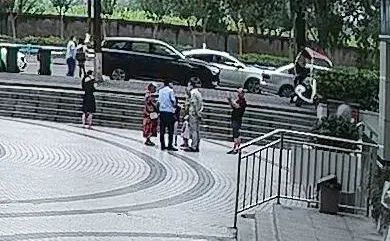 熊孩子35楼扔矿泉水瓶被罚,熊孩子高空扔玩具处理结果